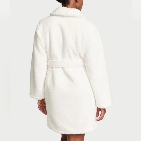 Victoria Secret Plush Cozy Robe size M/L NWT - Picture 3 of 6